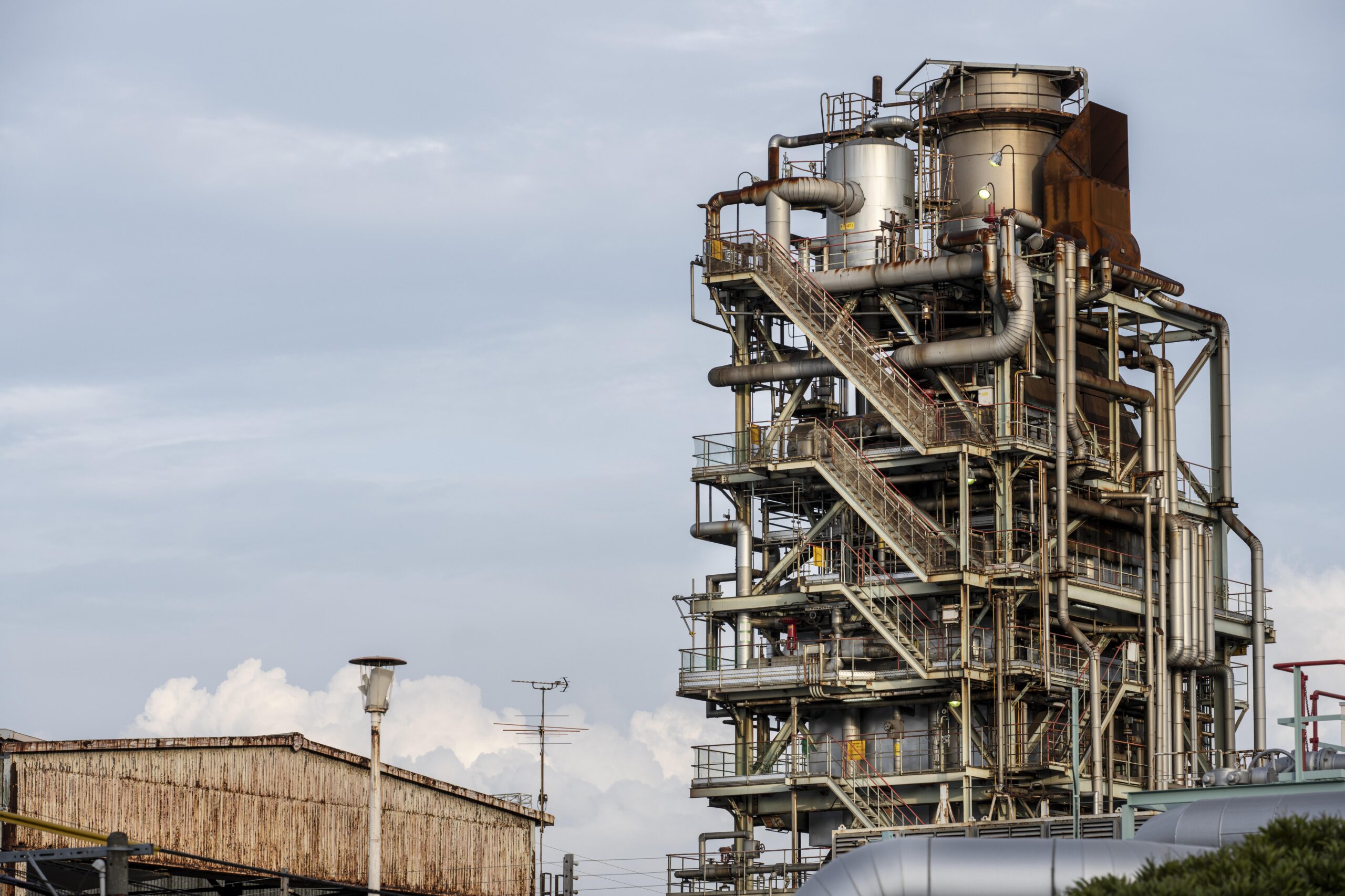 pollution-industry-exterior-daylight (1)